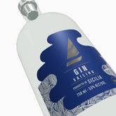 Etichetta sailing di gin in dettaglio